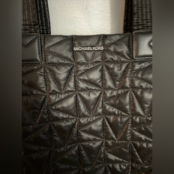 Michael Kors Winnie Quilted Nylon Black Large Tote 35TOUW4T3C - Picture 2 of 12
